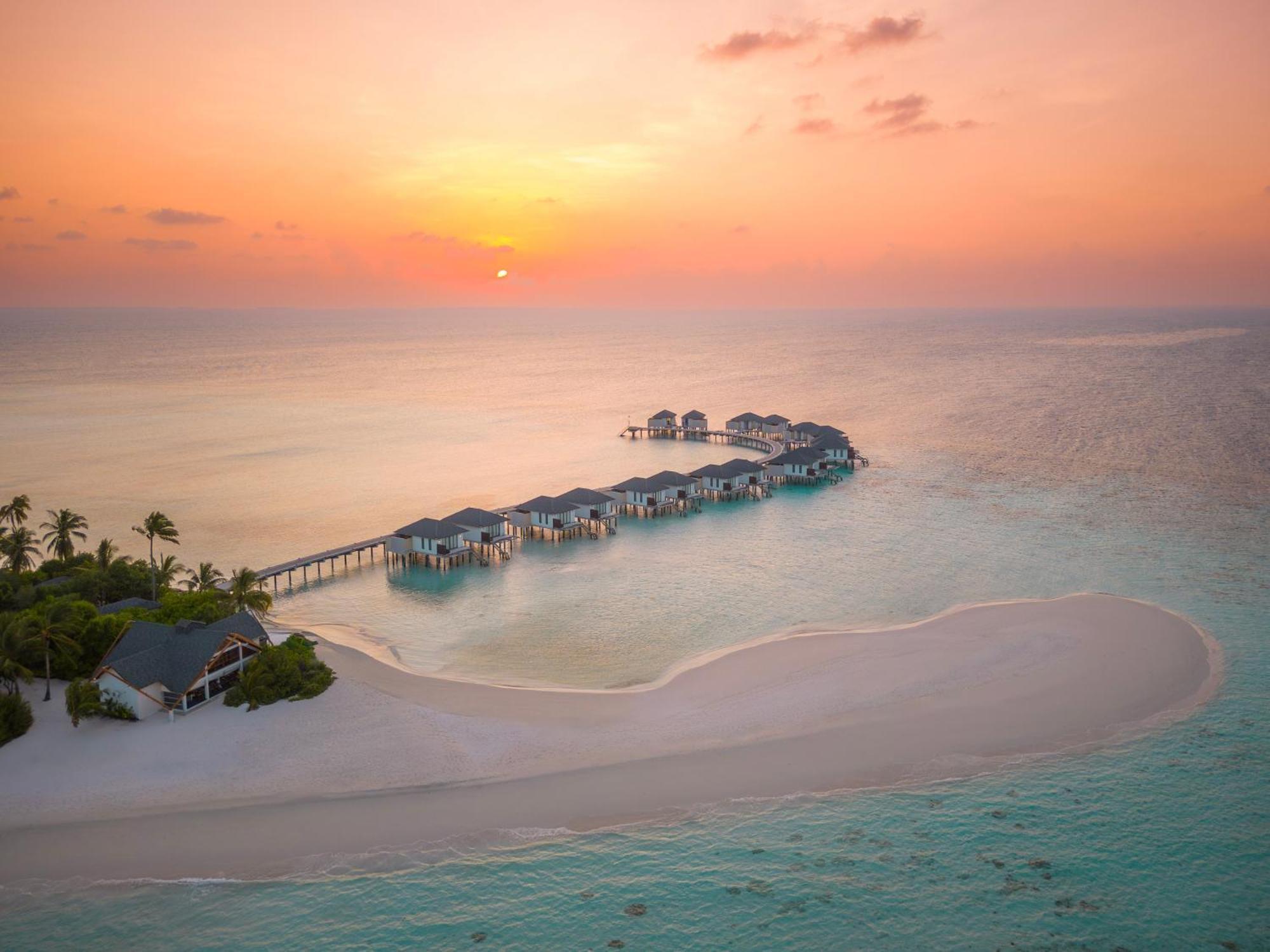 ОТЕЛЬ NH COLLECTION MALDIVES HAVODDA RESORT - STAYS OF 6 NIGHTS OR MORE,  COMPLIMENTARY SHARED ROUNDTRIP TRANSFER FOR 2 ADULTS GAAFU DHAALU ATOLL 5* ( Мальдивы) - от 33901 RUB | NOCHI